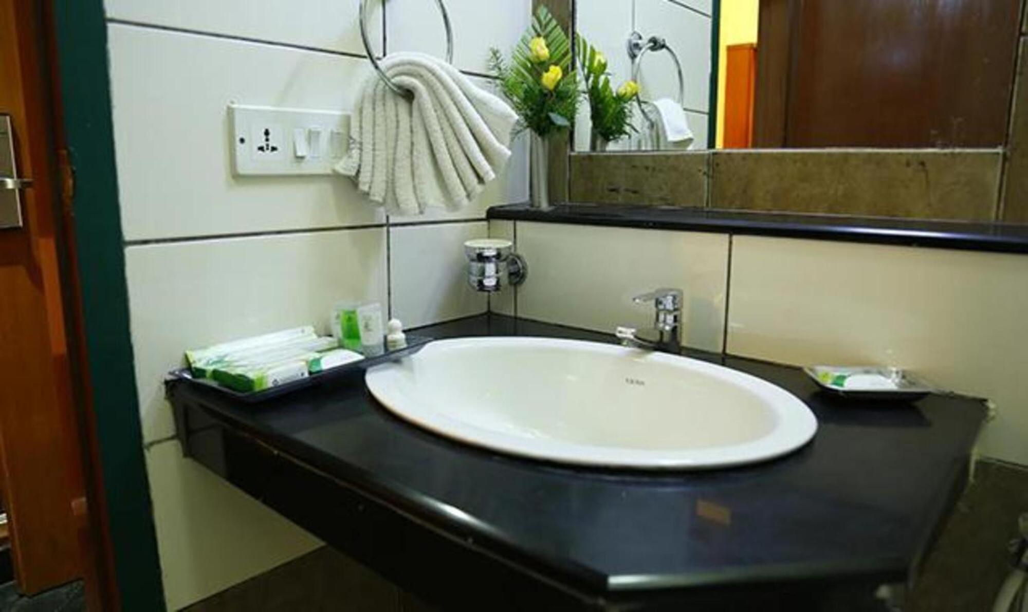 Fabhotel Prime Chennai Deluxe Exterior photo